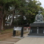 上杉鷹山像(松岬神社前)