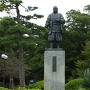 岡崎城・家康公立像