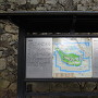 大手門前の彦根城の案内板