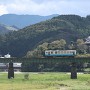城と普通列車(阿蔵地区から)