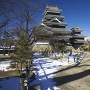 雪の松本城本丸