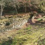 湯殿跡庭園と中の御殿跡の間の空堀