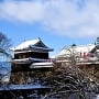 冠雪した東虎口櫓門と南櫓・北櫓