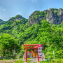 密岩神社からの岩櫃山