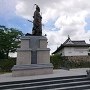 鍋島直正公像と鯱の門・続櫓