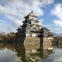 水面にも映る松本城