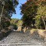 登城口から続く階段