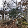石碑と徳山ダム湖