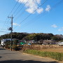 小机駅北口からの道から城山遠景