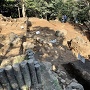 玉石敷と石垣の発掘調査