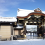 雪化粧の唐門