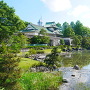 新緑の庭園と佐藤記念美術館