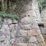 妙見神社左手奥の石垣