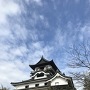 天守と秋の空