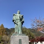 吉川広嘉公像と岩国城