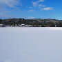 雪の本丸と白鳥城遠景