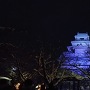 西出丸方向から見たライトアップされた鶴ヶ城（2017会津絵ろうそくまつり）