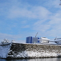 鉄門石垣と雪の模擬天守