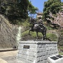 加藤嘉明像と桜