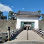 東橋と本丸櫓門（重要文化財）