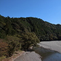 気田川と遠景