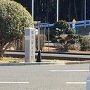 松尾藩公庁跡の碑と教習車