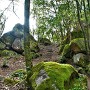 花崗岩の巨石群と節理