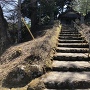 櫓台跡に建つ八幡神社