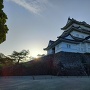 夕日を後ろに小田原城