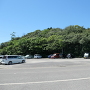 駐車場と城山全景