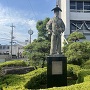 大手門跡に建つ太田道灌像