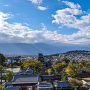 秋の松本城と信州の山々