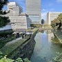 清水門の高麗門と清水濠(北の丸公園から)