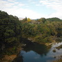 牛淵橋から見た長篠城（北側）