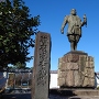 駿府城本丸跡石碑と徳川家康公の像