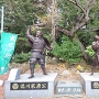 引間城跡の徳川家康公と豊臣秀吉公の銅像