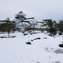 雪の庭園と模擬天守