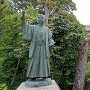 徳川斉昭公像と大手門