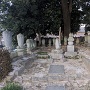 本丸跡西林寺にある信綱の墓