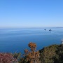 東の郭から見た引田灯台と毛無島、通念島、松島