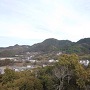 小倉山展望台から望む鉈尾山城