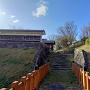 北門と野面積みの石垣