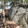 石切場　矢穴の残る巨岩