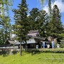 本丸御殿跡の鶴岡護国神社(内堀より)