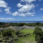 主郭への道、北山方面を望む