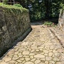 大手門礎石と水路