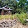 頂にある祠