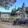 坂本城跡公園内明智光秀像と案内板