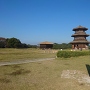 城跡碑と再現された建物