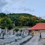 麓の雨法寺と裏山の城址